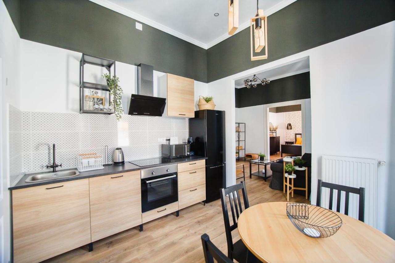 Super Central Spacious Apartment Oradea Exterior foto