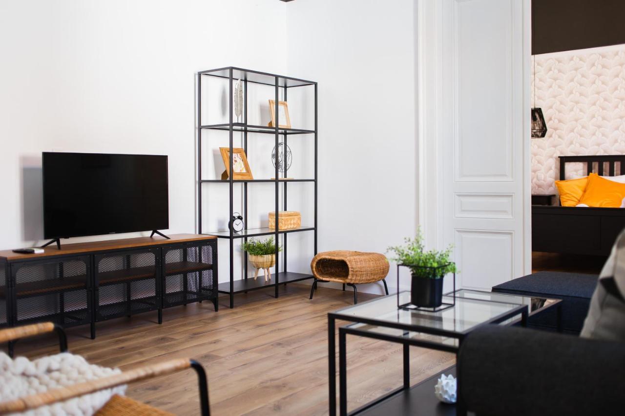 Super Central Spacious Apartment Oradea Exterior foto